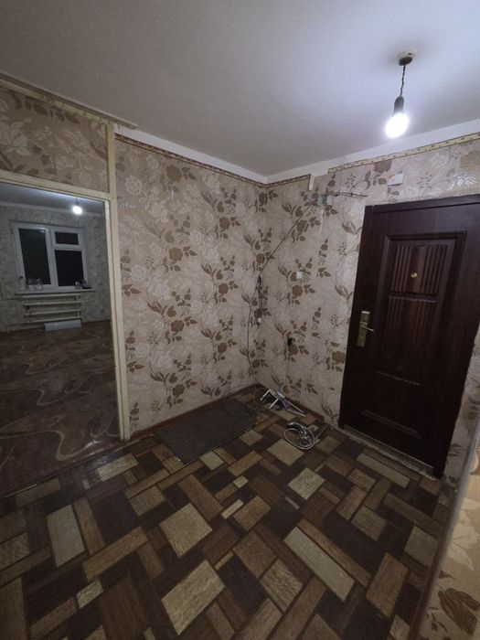 Продается 3 комнатная квартира.  Радуга. Этаж 1.