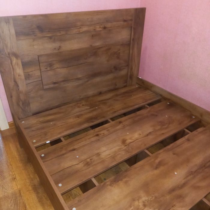 Продам кровать полуторку