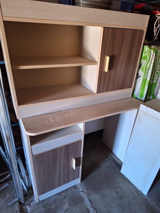 Стол письменный с полкой