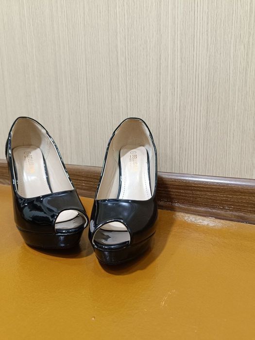 Туфли на каблуке