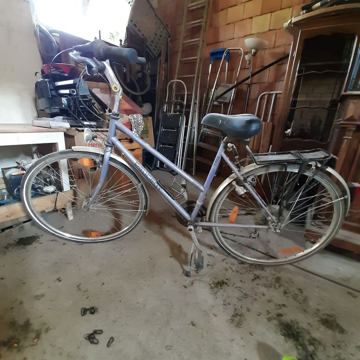 Vând bicicletă de oraș / trekking marca Peugeot.