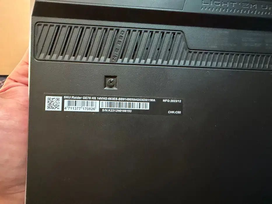 Laptop MSI Raider GE78 HX 17" i9-14900HX 32GB DDR5 2TB SSD NVME RTX 4080 nou