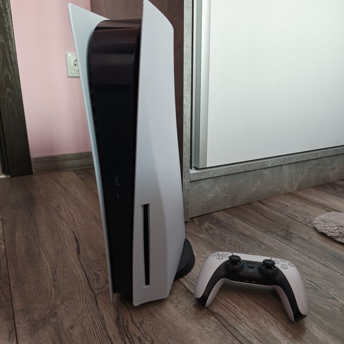 PlayStation 5 PS5 Disc Edition  + игри – перфектно състояние