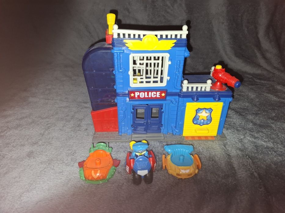 sectia de politie playset police station din gama superzings