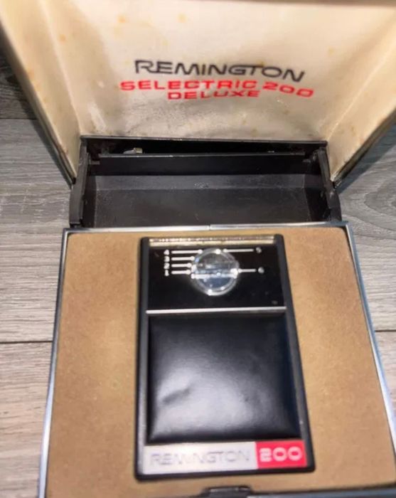 Aparat de ras Remington delux 200