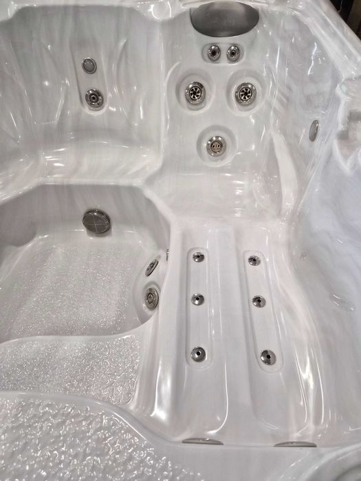 Jacuzzi pentru exterior Wellis Hydropool