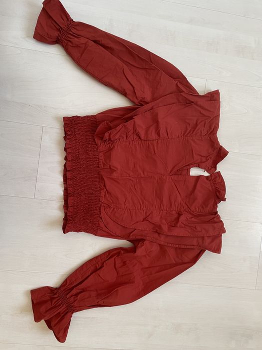 Чисто нова червена блуза