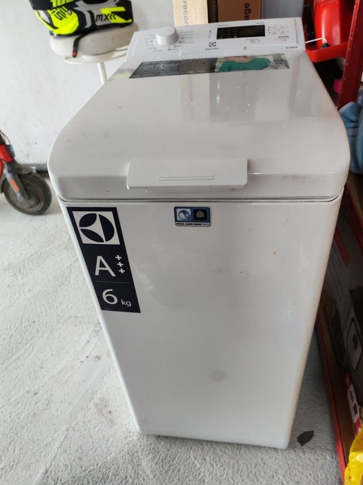Пералня с горно зареждане Electrolux