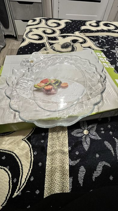 Орехница и посуда для салатов