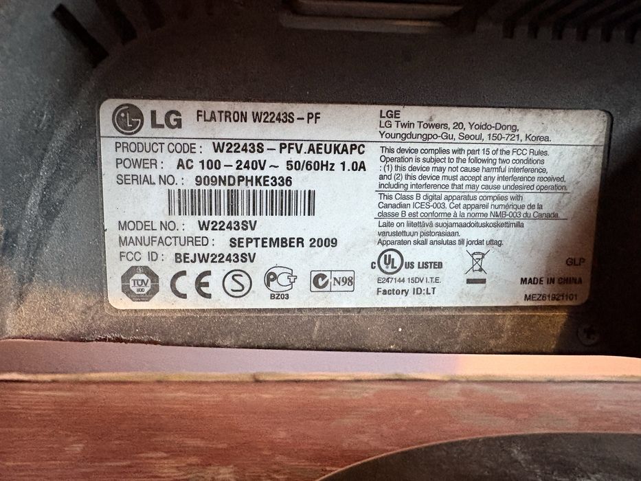 Монитор LG Flatron W2243S 22"