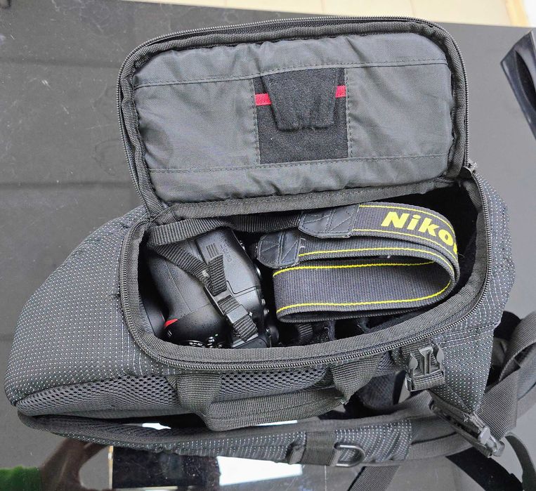 Продава се Nikon D7100 + обектив Nikon 18-70mm f/3.5-4.5G VR