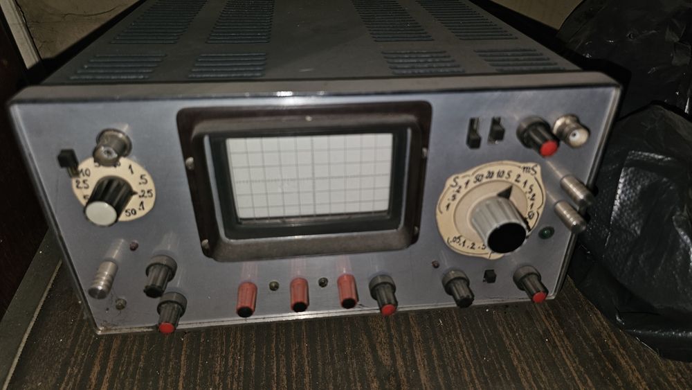 Radiouri si diferite componente pentru electronica.