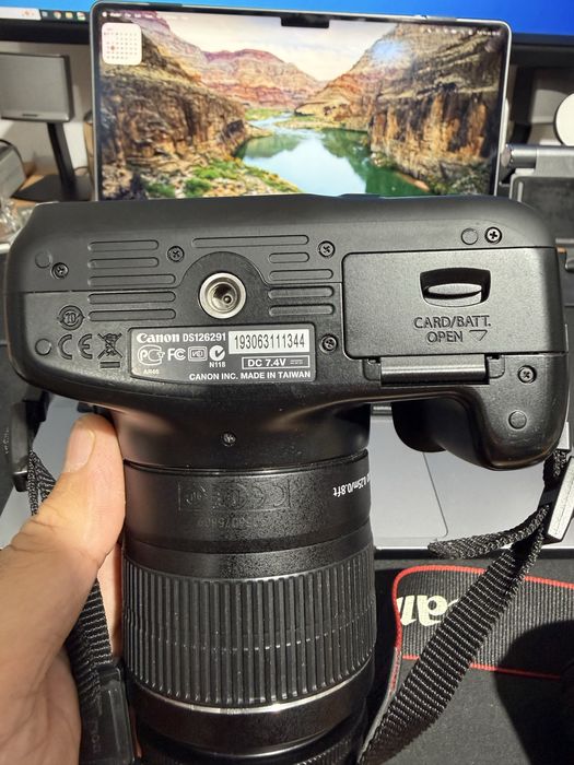 Camera Foto DSLR Canon EoS 1100D