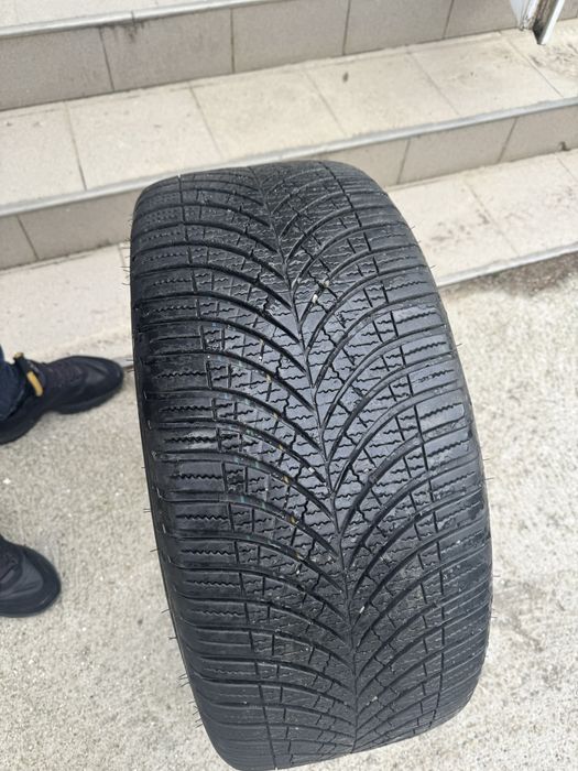 Vand anvelope 245/35R20  - GOODYEAR& SONIX(stare buna/foarte buna)