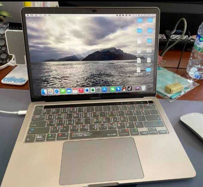 Mac PRo 13 inch M1 2020
16GB/500