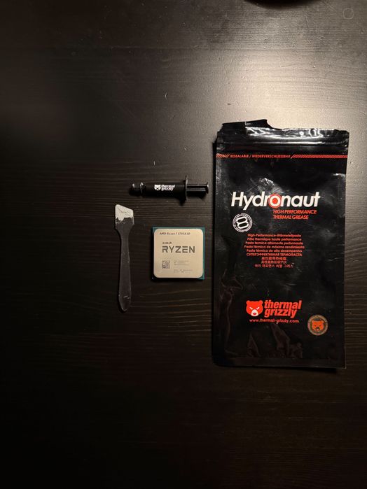 AMD Ryzen 7 5700X3D Socket AM4 – CA NOU, sigilat în mod practic