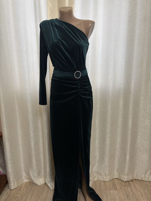 Нарядные платья для девушек