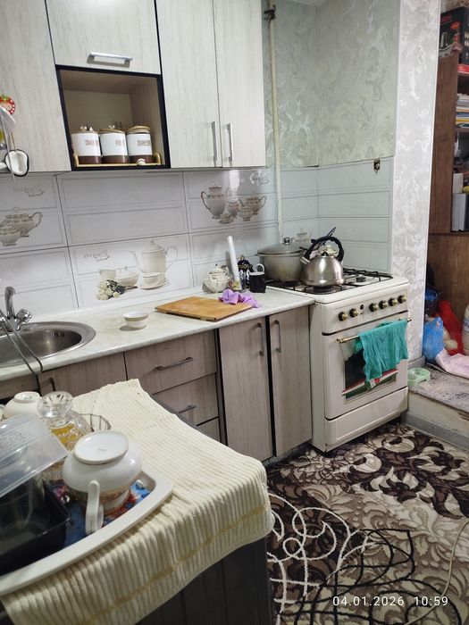 Срошни уй сотилади