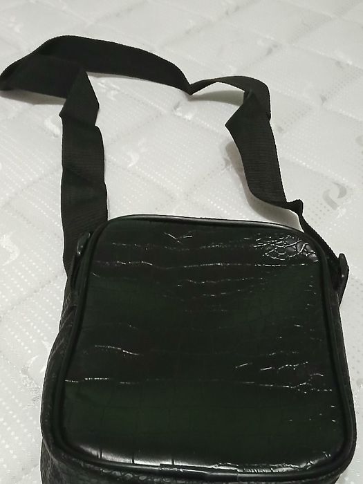 Kichkina sumka xujjatlar yokida boshqa narsalar uchun