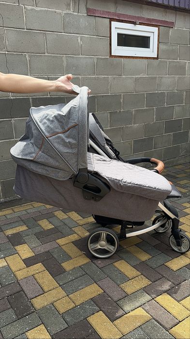 Продам прогулочную коляску 2 в 1 с люлькой Skilmax