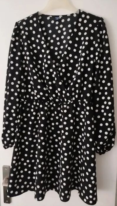 Дамска рокля на точки