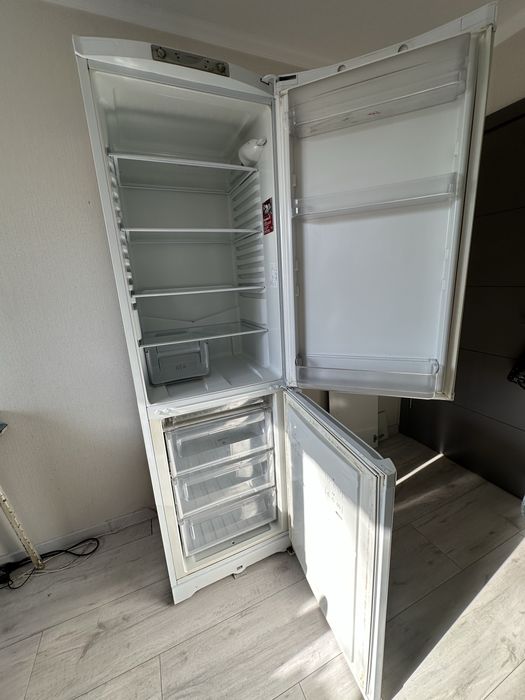 Холодильник АРИСТОН