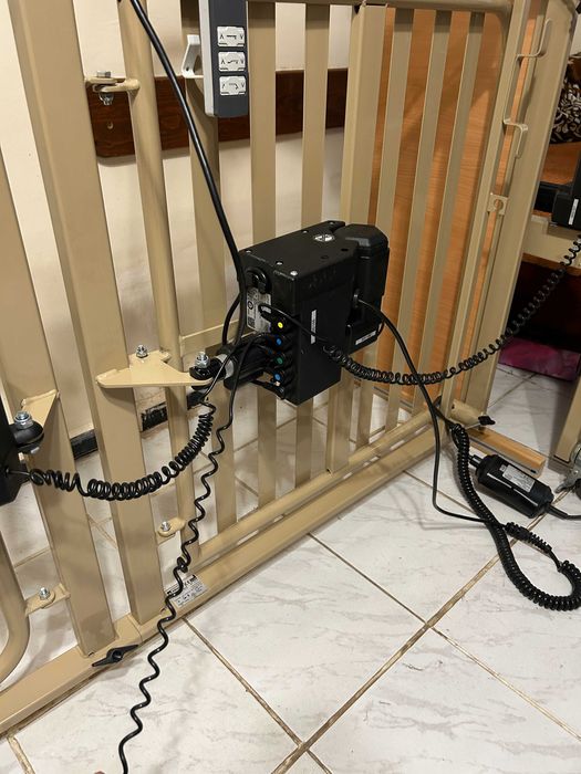 Електрическо болнично легло с актидекубитален матрак