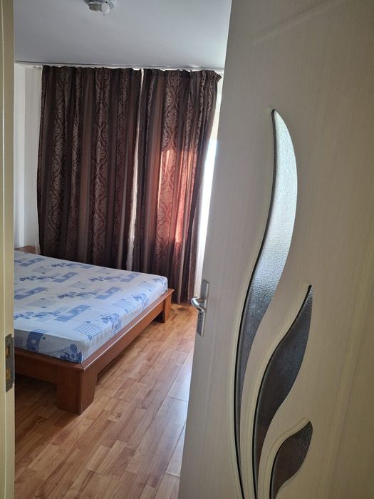 Închiriez apartament 3 camere