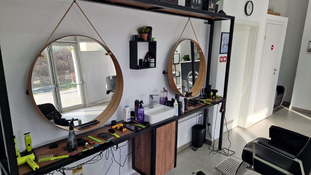 Vand post de lucru frizerie/coafor