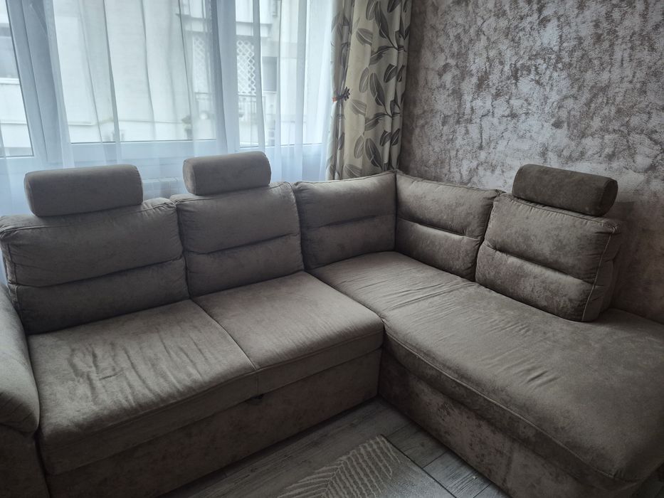 Coltar cu spatiu de depozitare,in stare buna