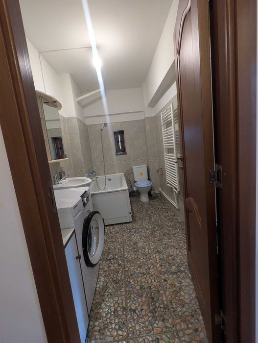 Închiriez garsonieră
