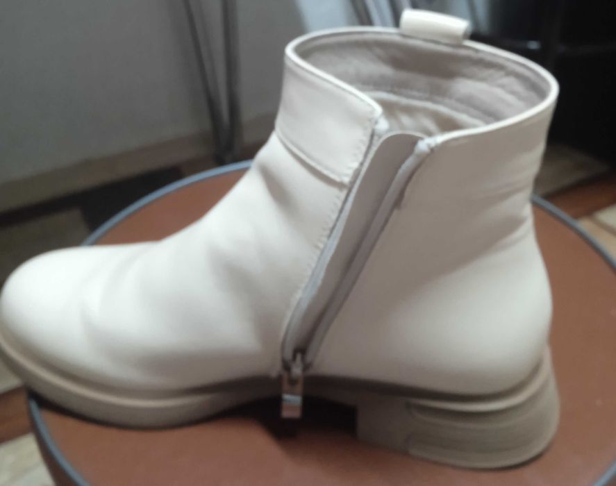 Продам детскую обувь