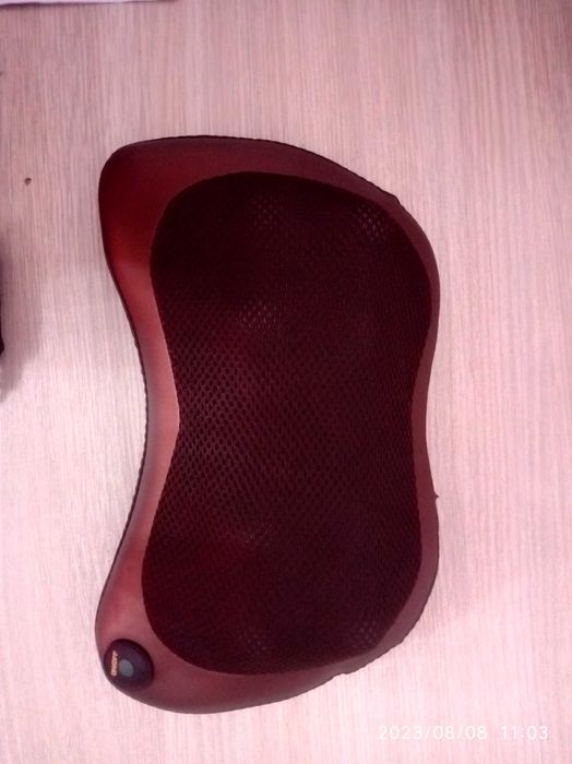 Universal bo'yin massajeri (massaj yostig'i)