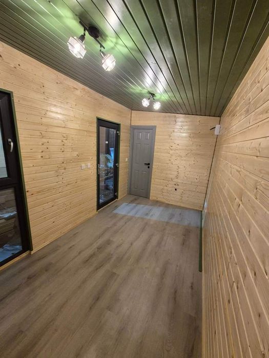 Vindem case modulare cu living baie bucătărie