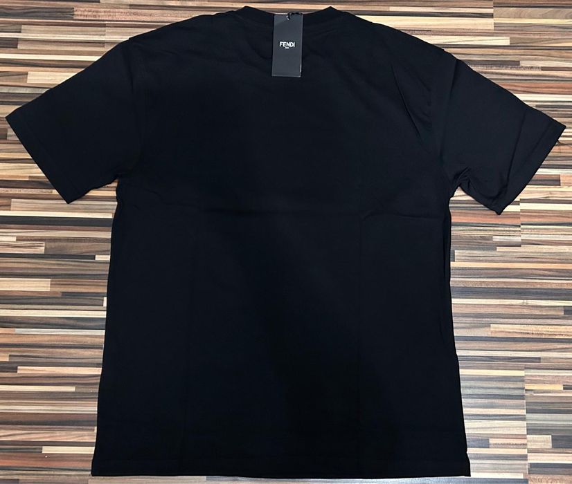 Vand tricou nou de barbati