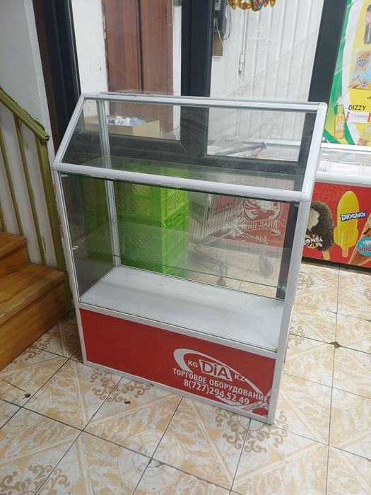 Витрина стеклянная
