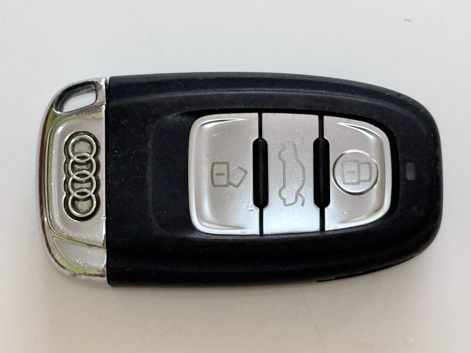 Ключ за Audi A4/ A5/ 2008-2016 оригинален