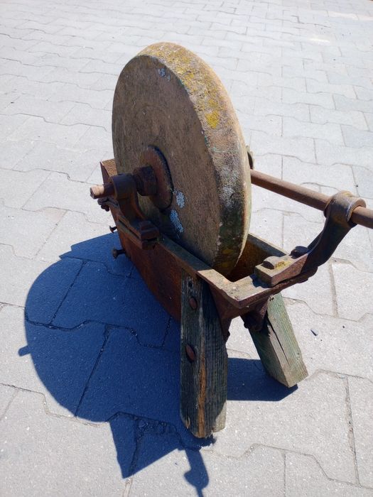 Голям камък за заточване и шлайфане