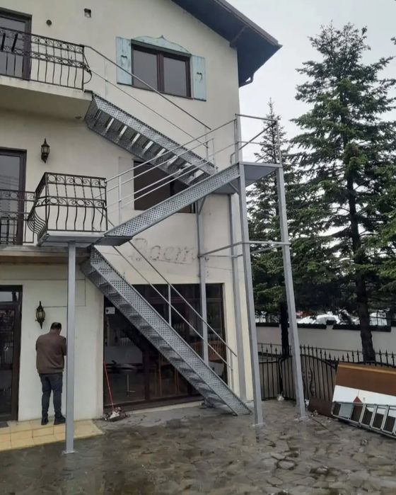 Scări metalice zincata