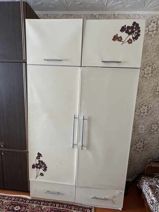 Продам срочно шкаф