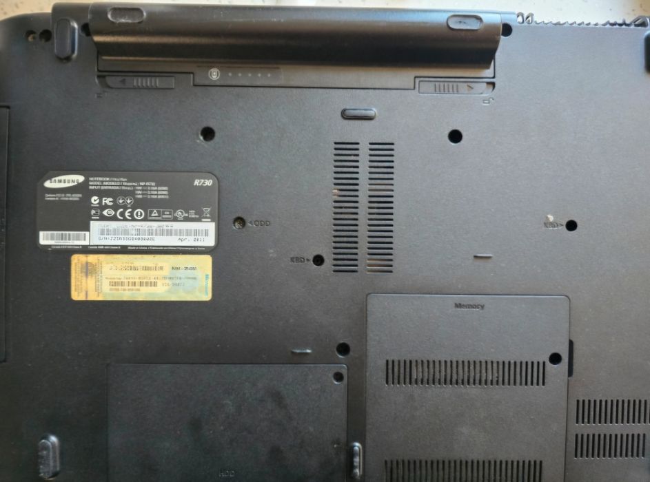 Laptop Samsung R730  diagonala mare 17 inch (44 cm)