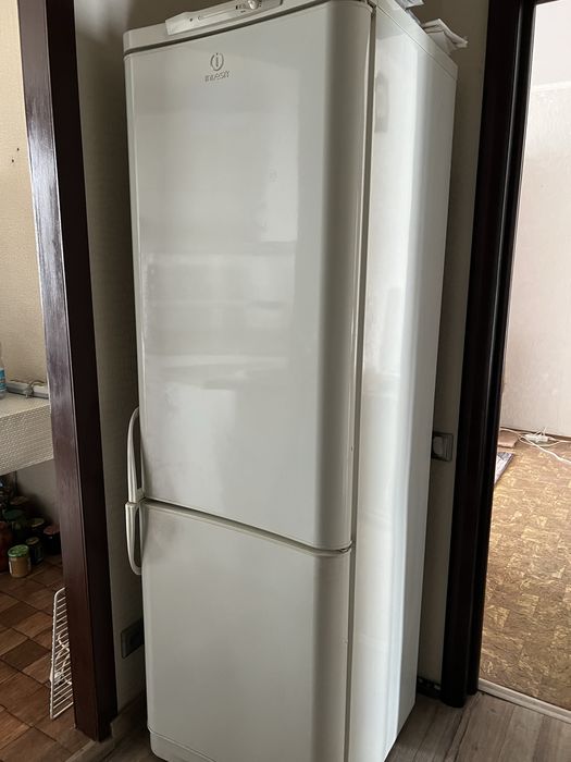 Холодильник б/у продам на зап части