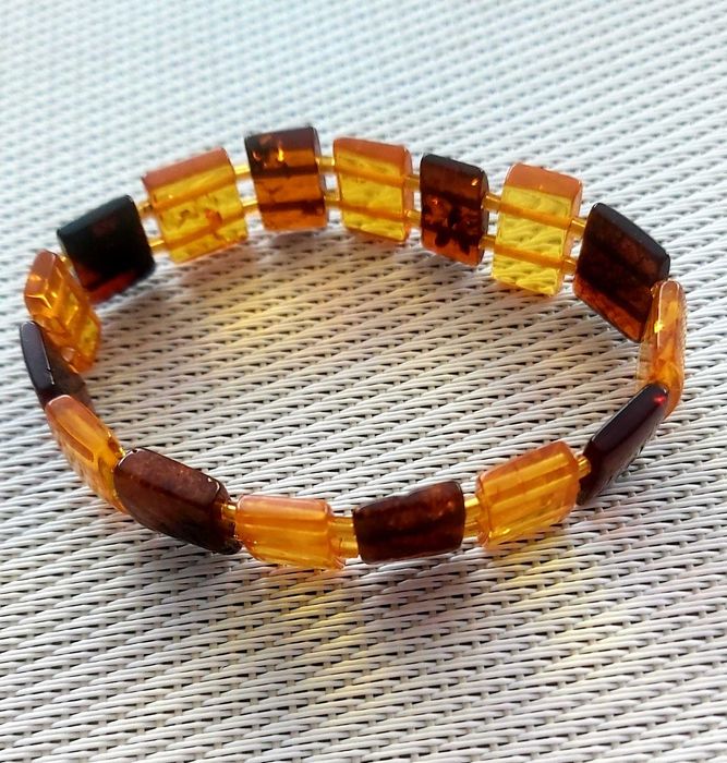 Гривна от естествен полиран кехлибар