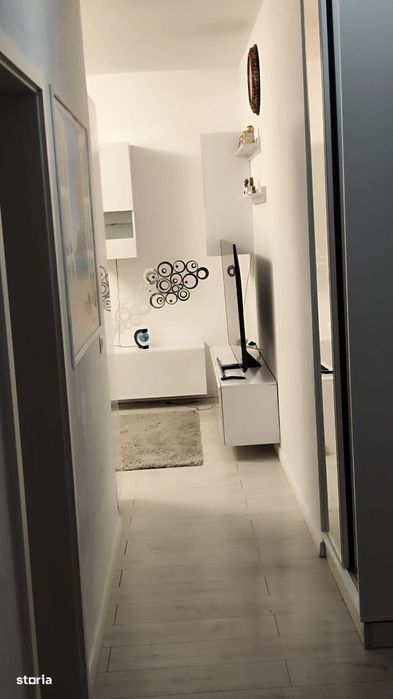 Garsoniera spatioasa , decomandată, utilată complet, etaj 1 , Cireșica