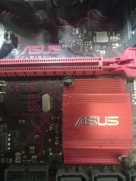 Placă de bază ddr4 ASUS