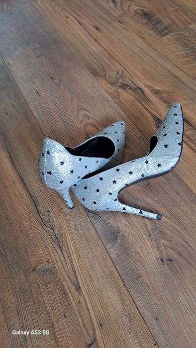 Елегантни дамски обувки