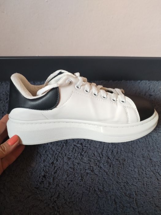 Adidași pentru femei