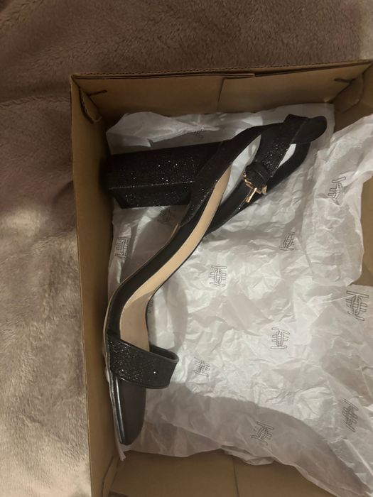 Обувки с висок ток 39 номер