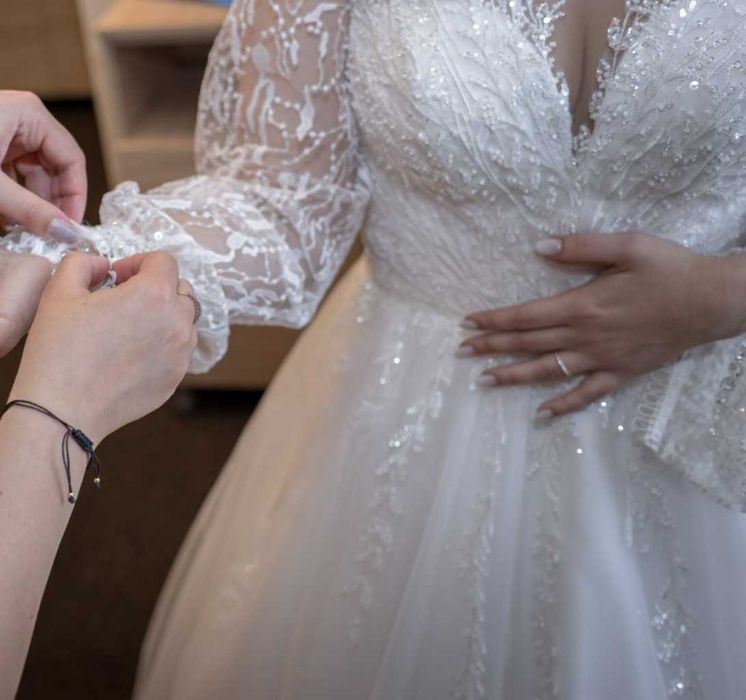 Vand rochie mireasa model unicat