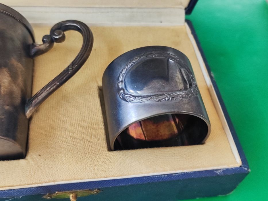 Посребрен салфетник и чаша